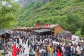 央视聚焦！八泉峡迎来客流高峰~