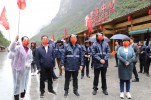 中共长治市委副书记、代市长陈耳东一行在太行山大峡谷八泉峡景区调研旅游发展情况